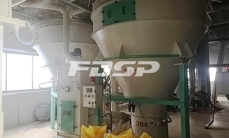 Commissioning of livestock and poultry + ruminant feed production line with an annual output of 180,000 tons was completed in Kulun Banner, Inner Mongolia (图5) 配料.jpg